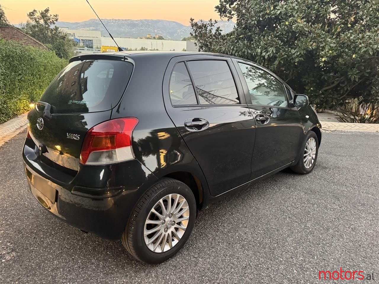 2009' Toyota Yaris photo #5