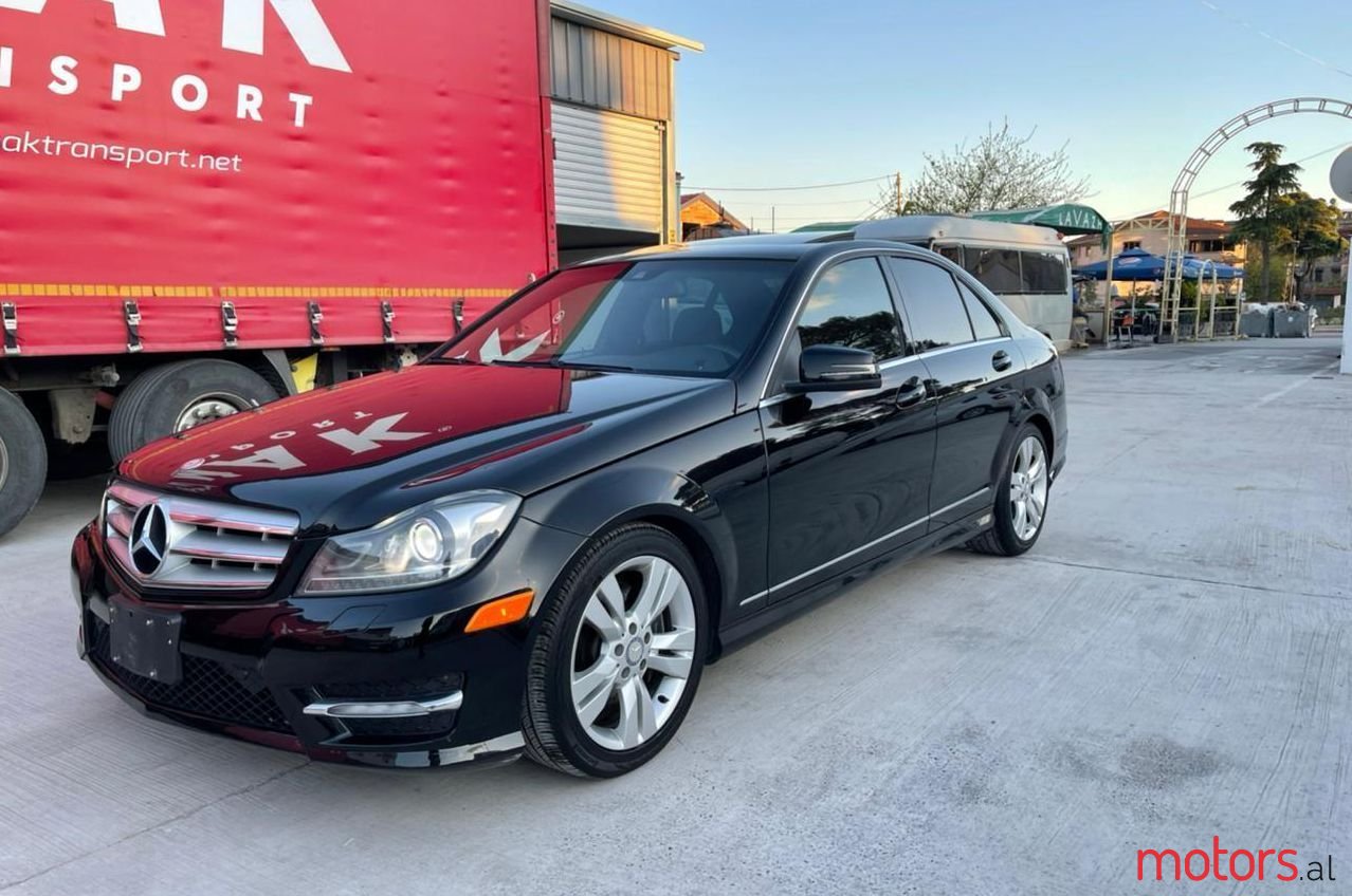 2012' Mercedes-Benz C 300 photo #1
