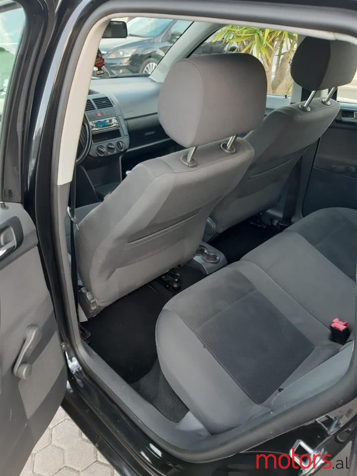 2010' Volkswagen Polo photo #5