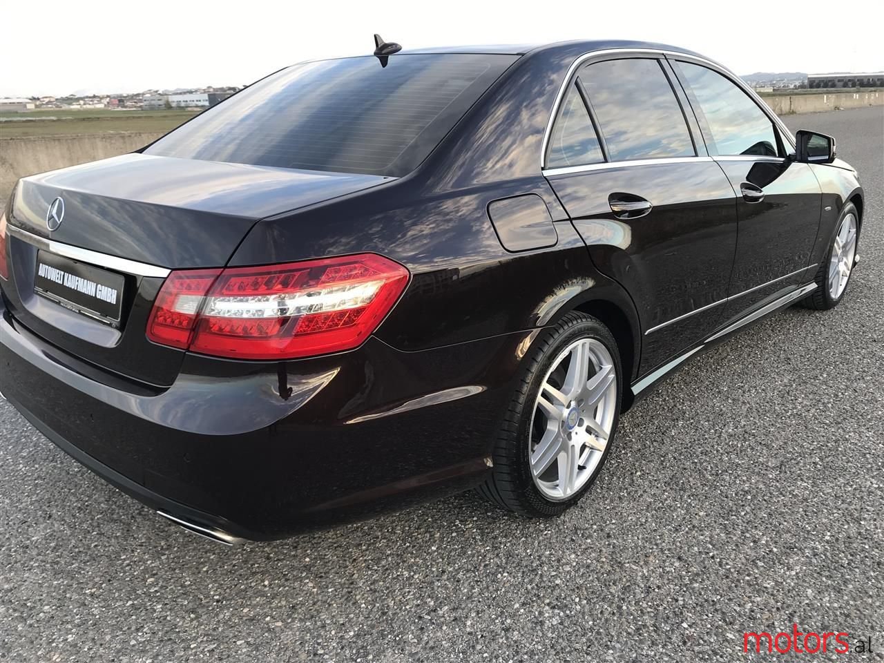 2010' Mercedes-Benz E 350 photo #2