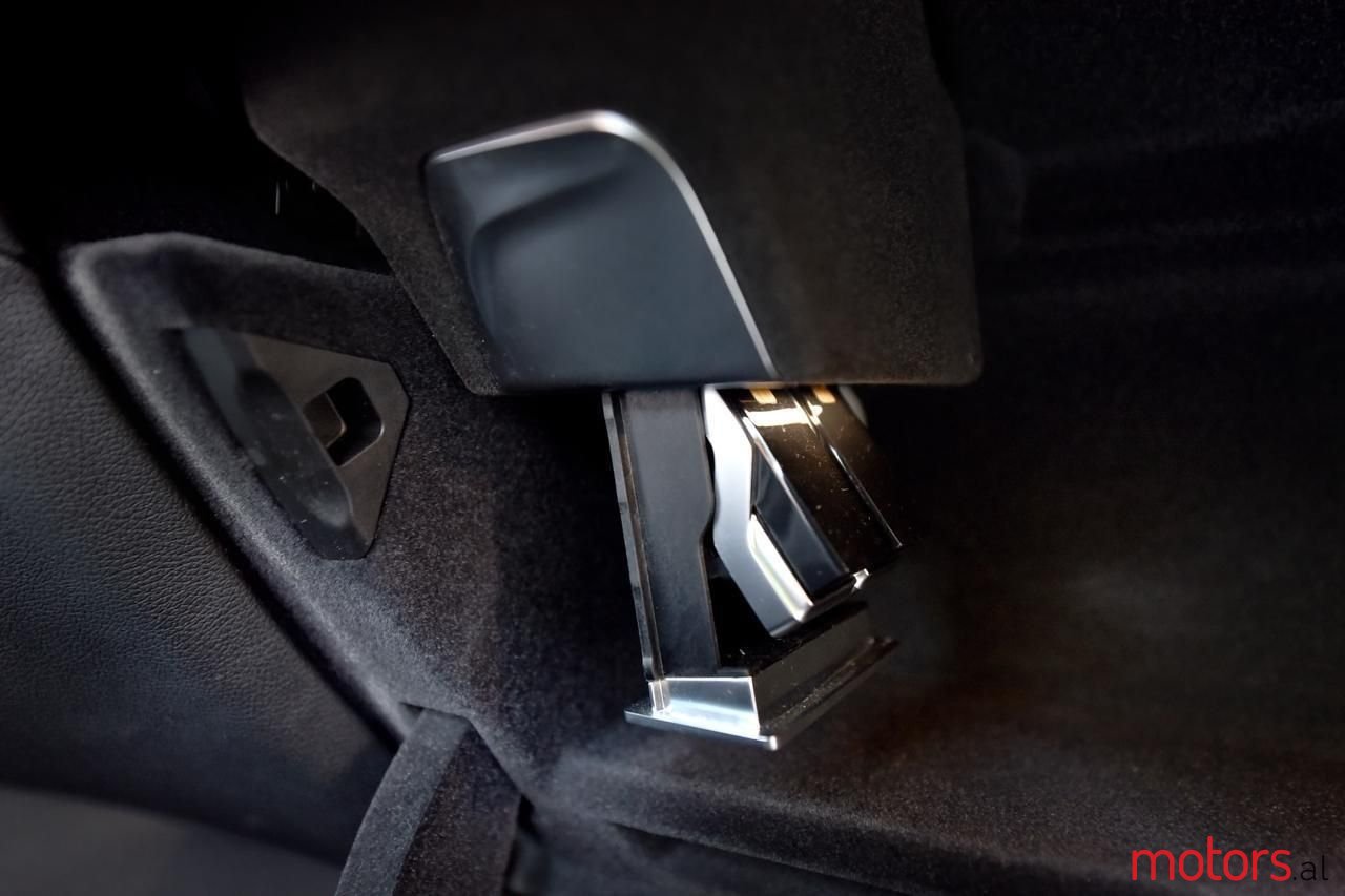 2017' BMW 750 photo #4