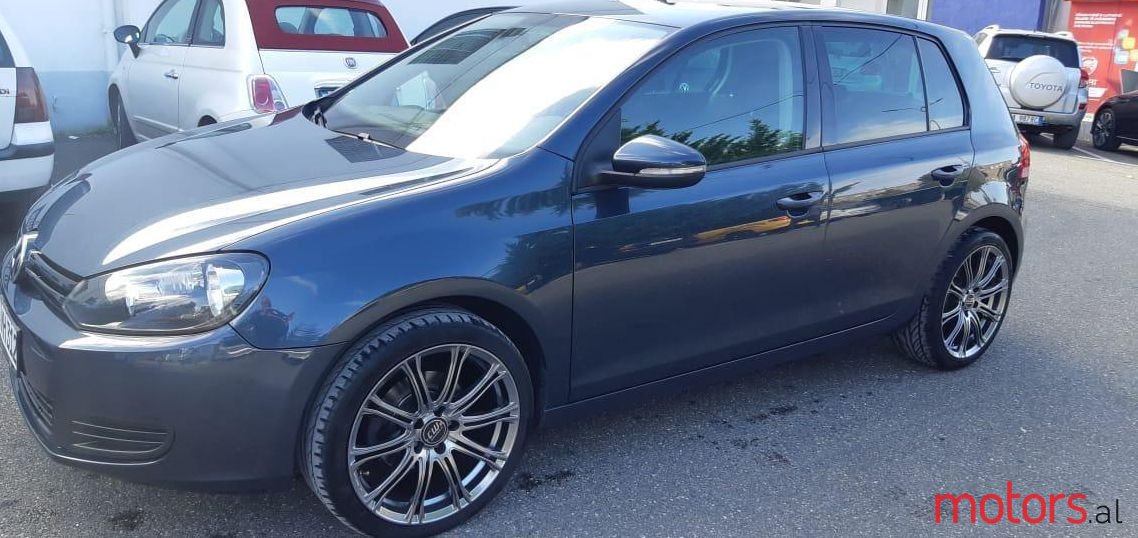 2009' Volkswagen Golf photo #1