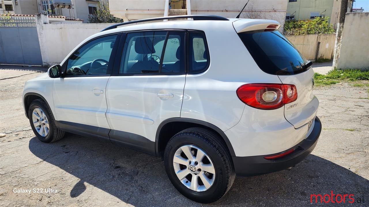 2009' Volkswagen Tiguan photo #1