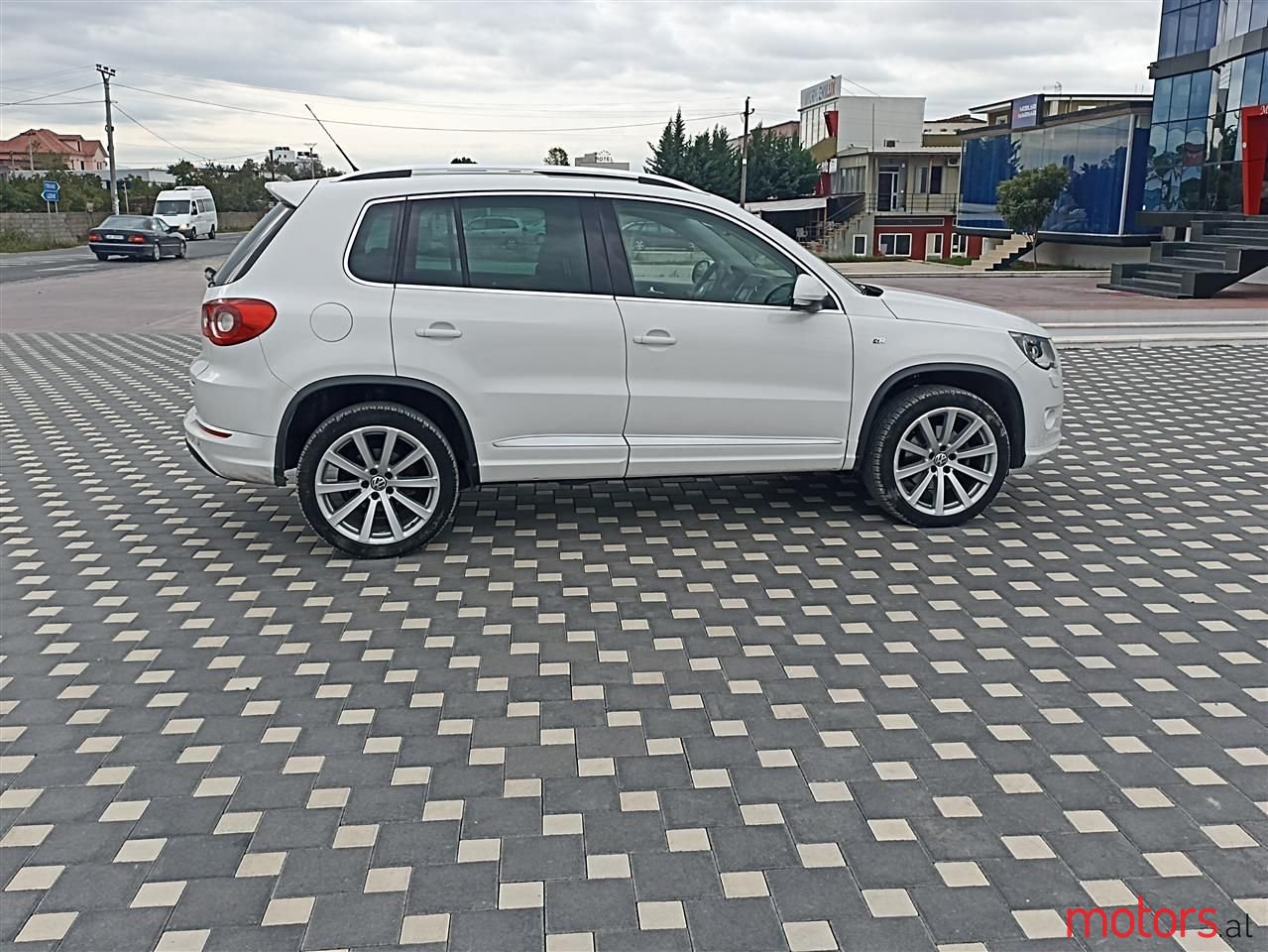 2009' Volkswagen Tiguan photo #5