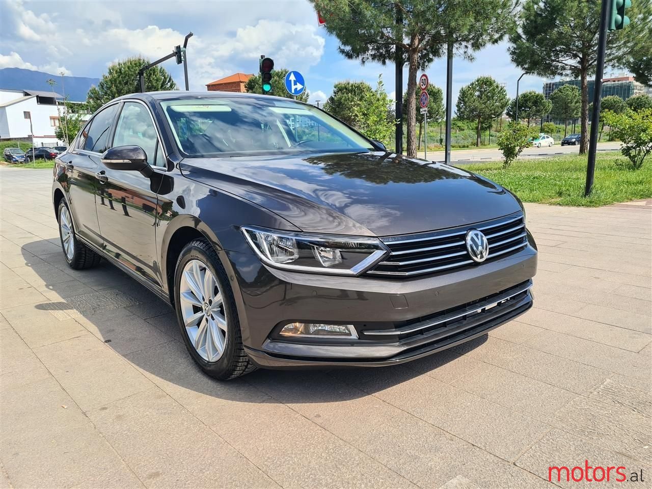 2017' Volkswagen Passat photo #5
