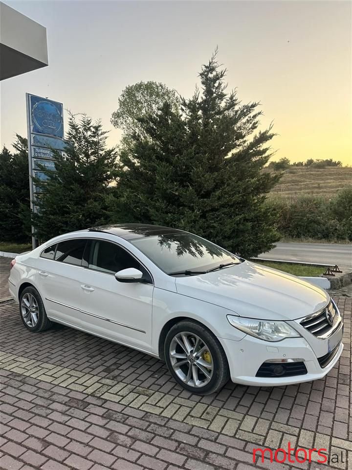 2011' Volkswagen Passat photo #1