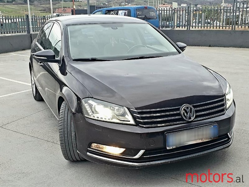 2011' Volkswagen Passat photo #1