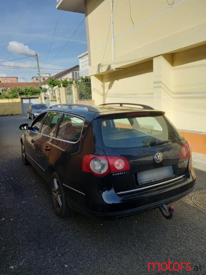 2005' Volkswagen Passat photo #3