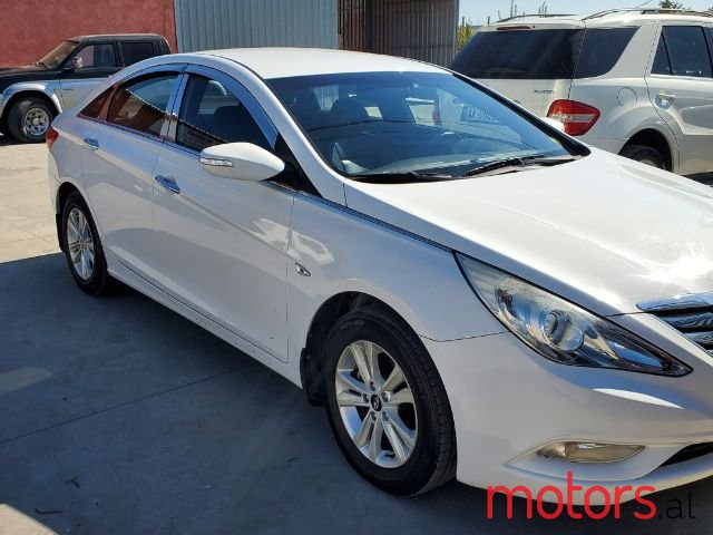 2010' Hyundai Sonata photo #2