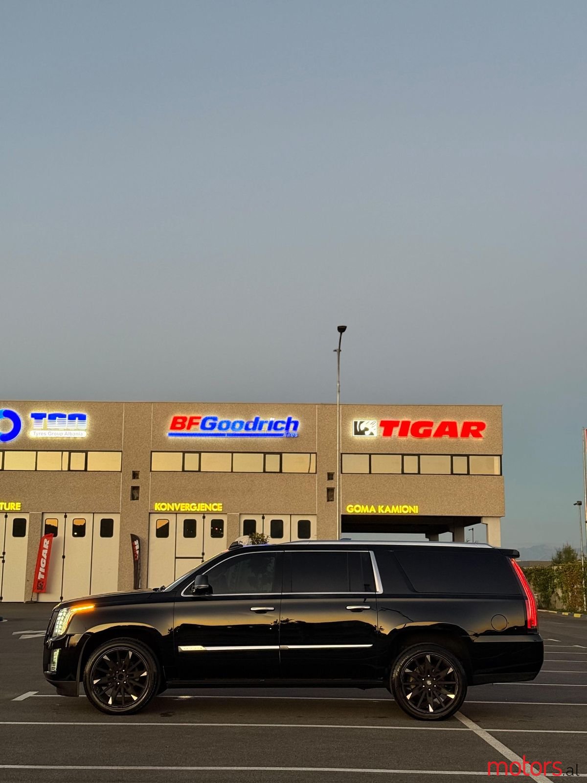 2016' Cadillac Escalade photo #4