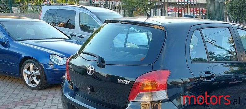 2009' Toyota Yaris photo #3