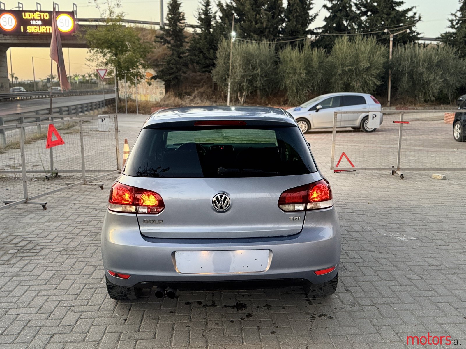 2009' Volkswagen Golf photo #4