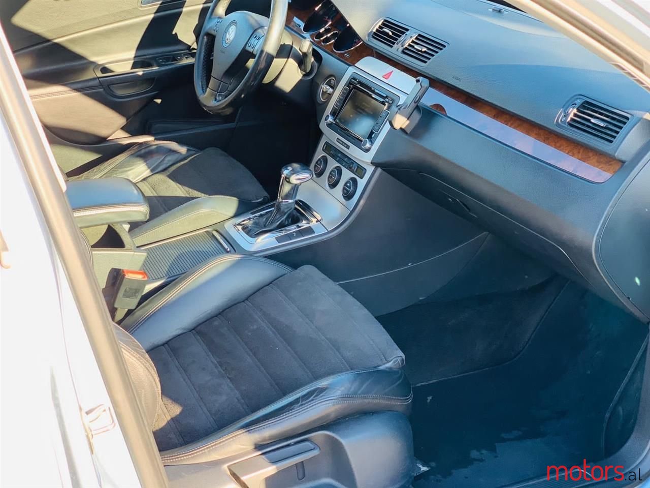 2007' Volkswagen Passat photo #6