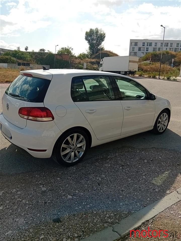 2011' Volkswagen Golf photo #4