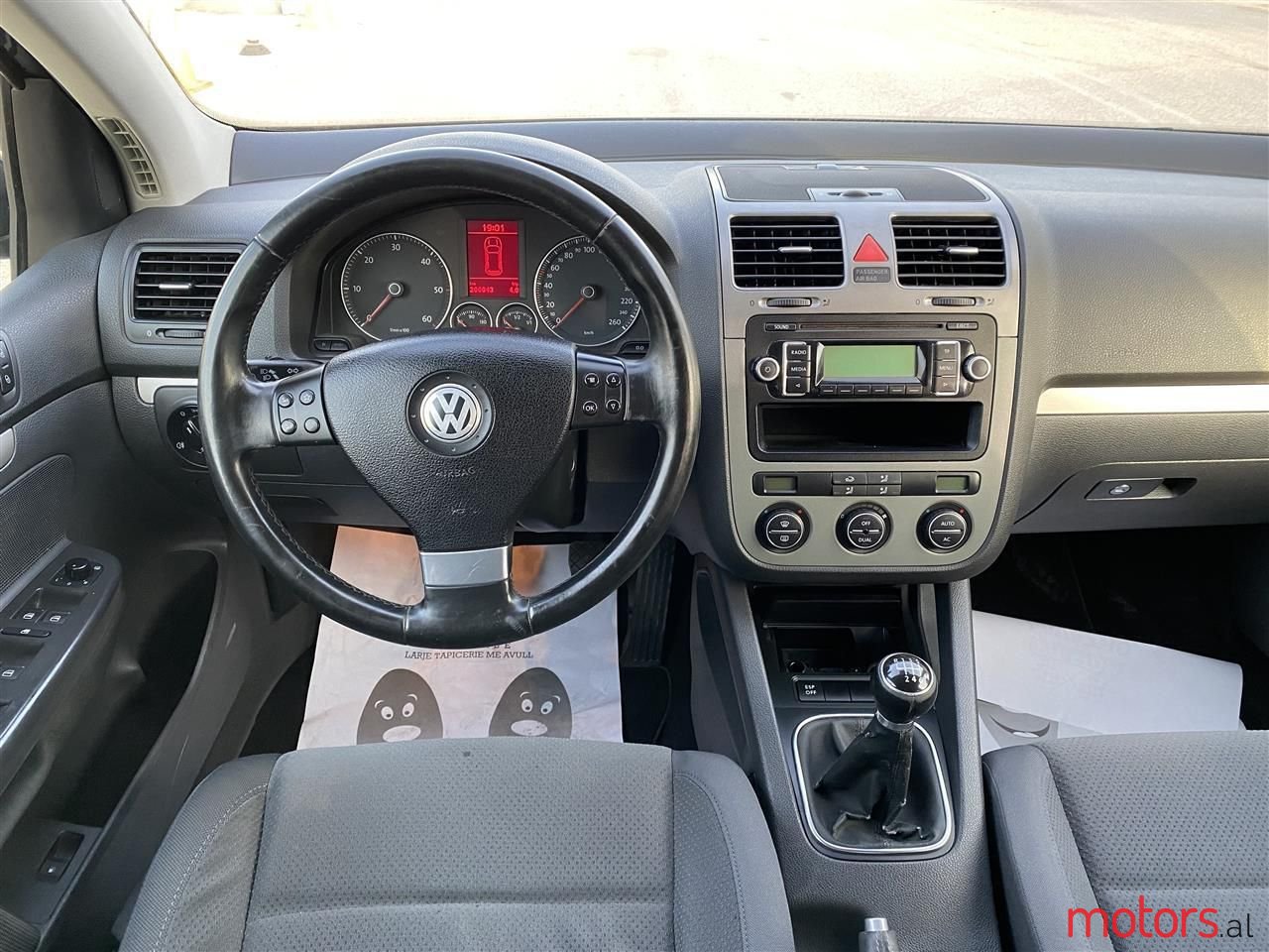 2008' Volkswagen Golf photo #6