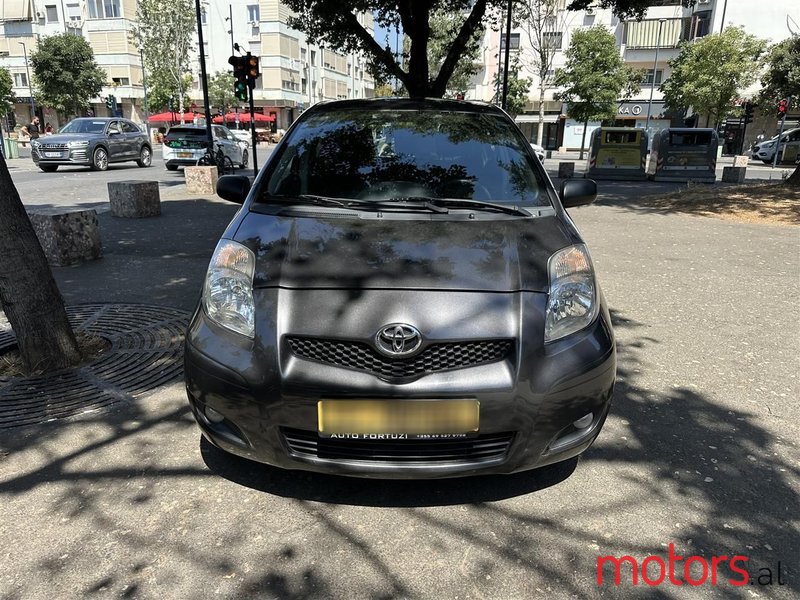 2009' Toyota Yaris photo #1