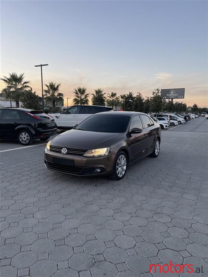 2012' Volkswagen Jetta photo #1