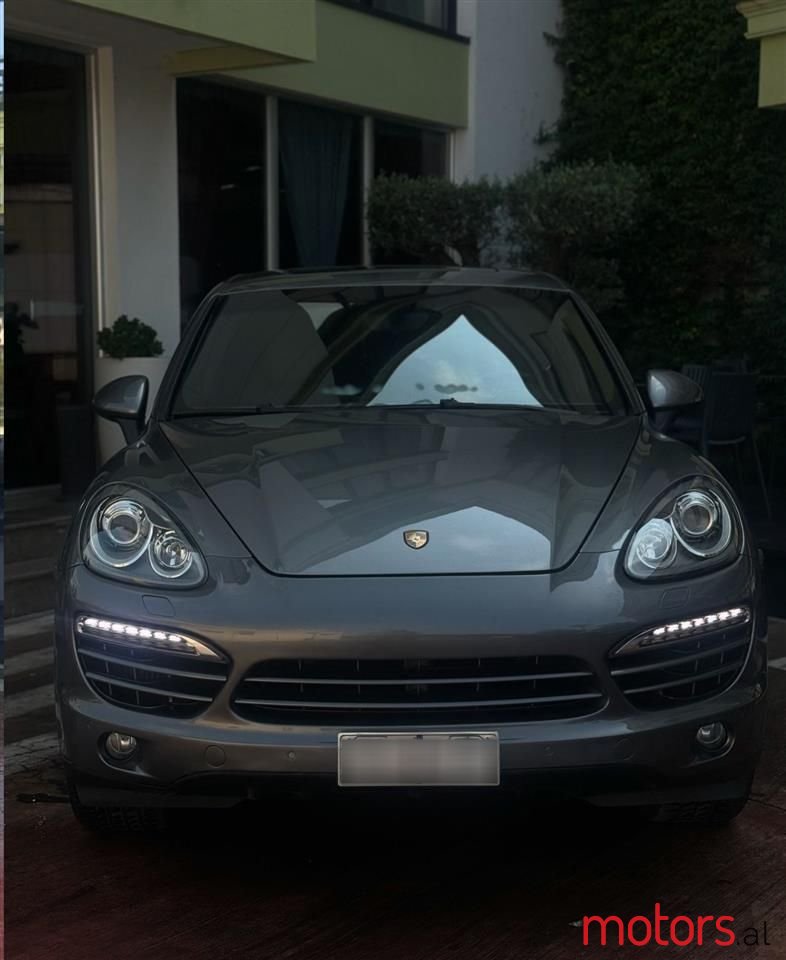 2012' Porsche Cayenne photo #2