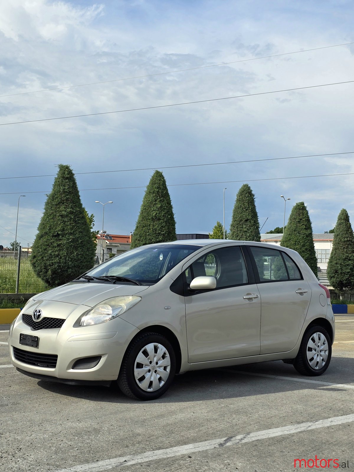 2011' Toyota Yaris photo #2