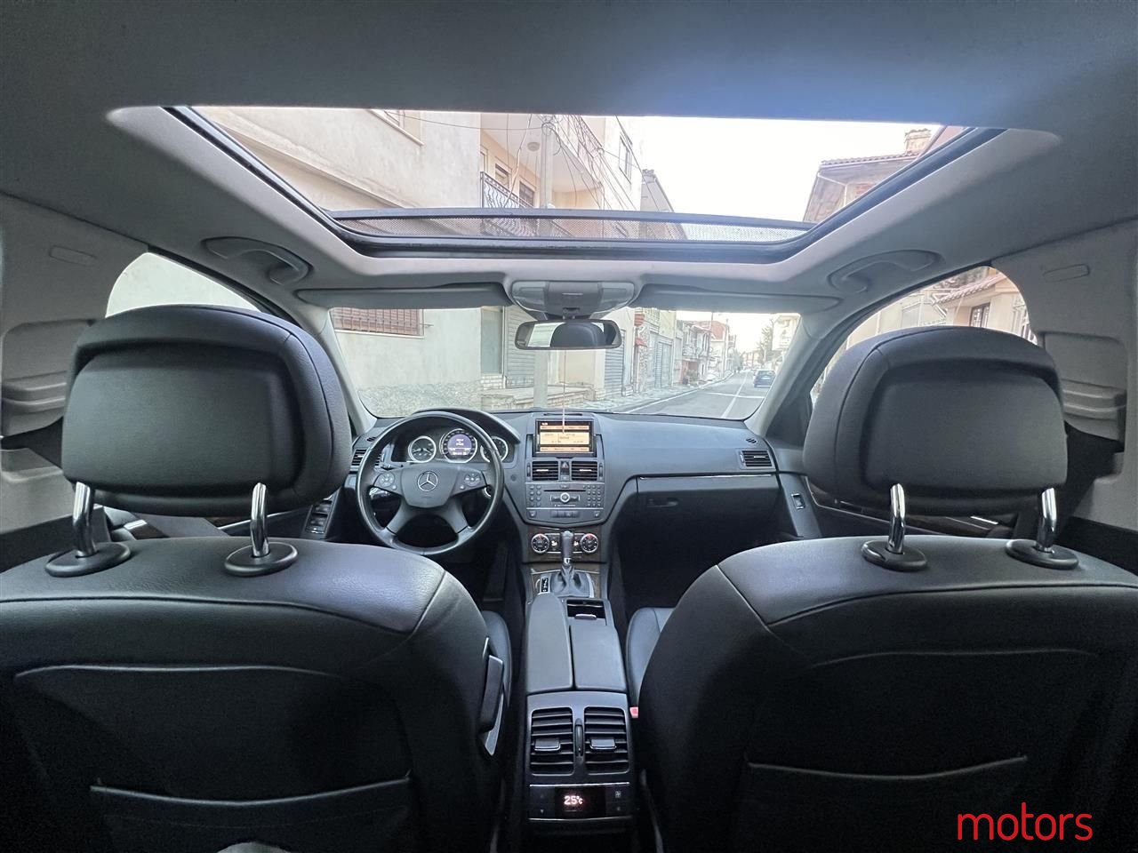 2008' Mercedes-Benz C 300 photo #3