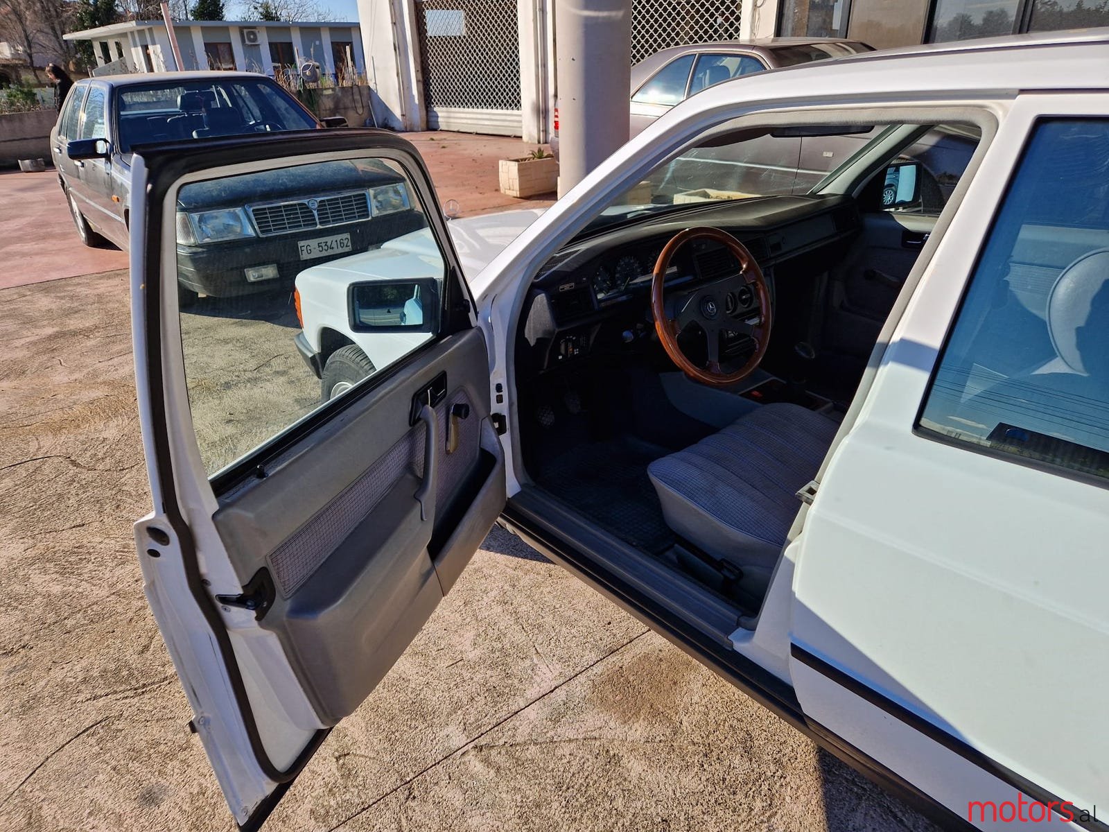 1991' Mercedes-Benz 190 photo #2