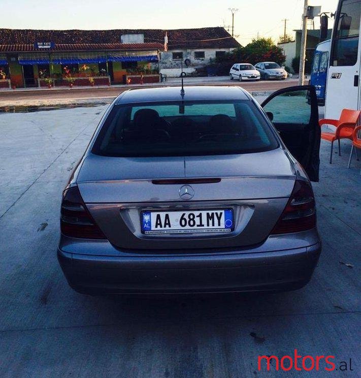 2005' Mercedes-Benz E 220 photo #2