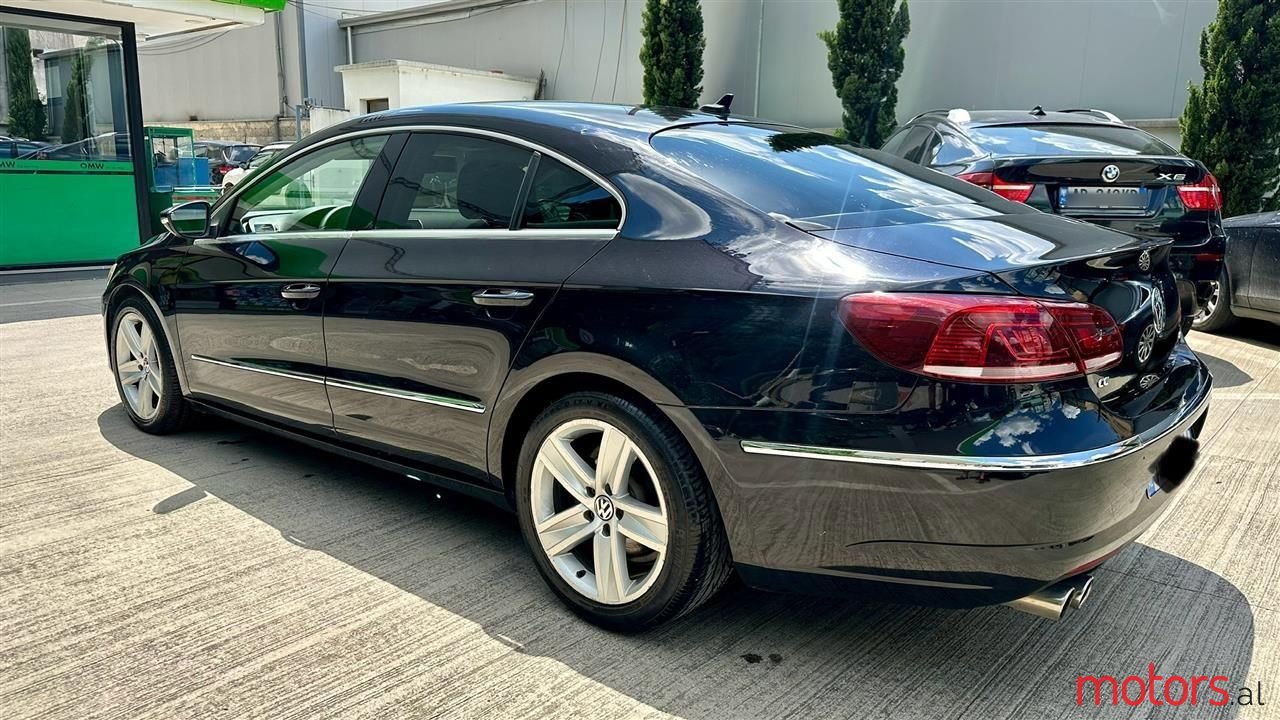 2013' Volkswagen Passat photo #5