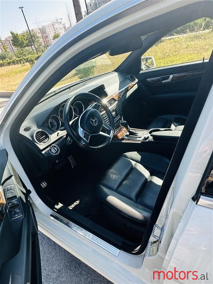 2012' Mercedes-Benz C 300 photo #4