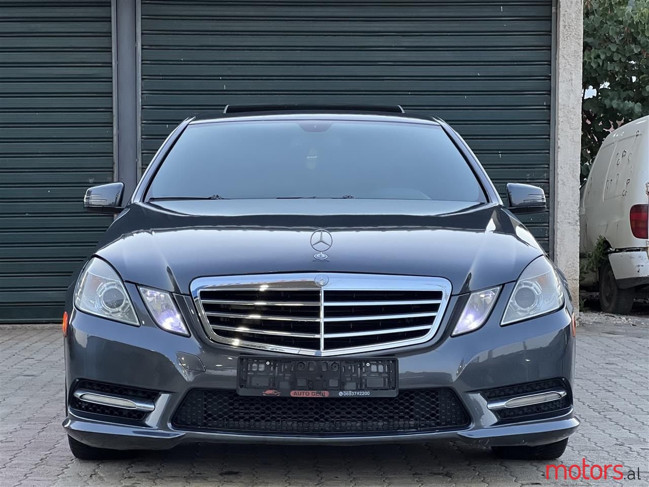 2012' Mercedes-Benz E 350 photo #2