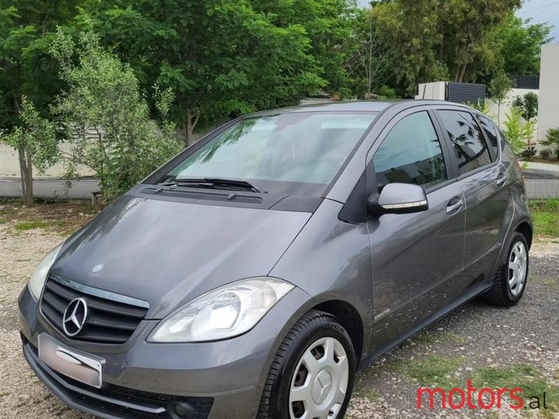 2012' Mercedes-Benz A 180 photo #3