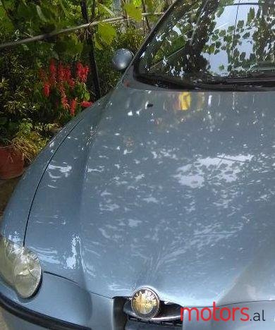 2002' Alfa Romeo Alfa 147 photo #1