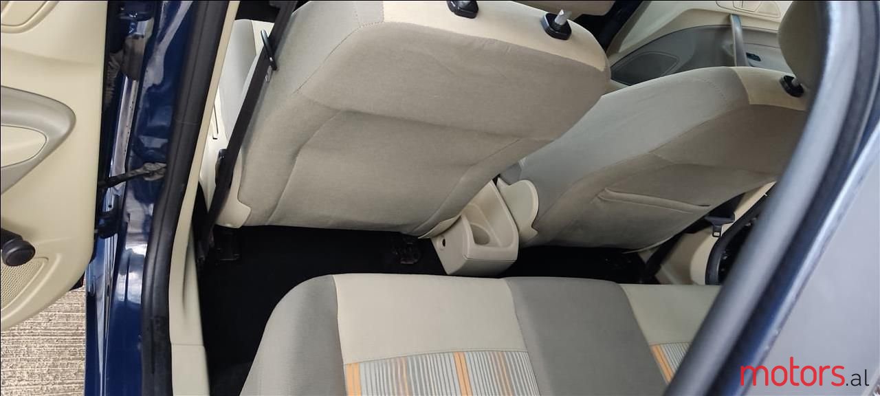 2009' Ford Fiesta photo #4