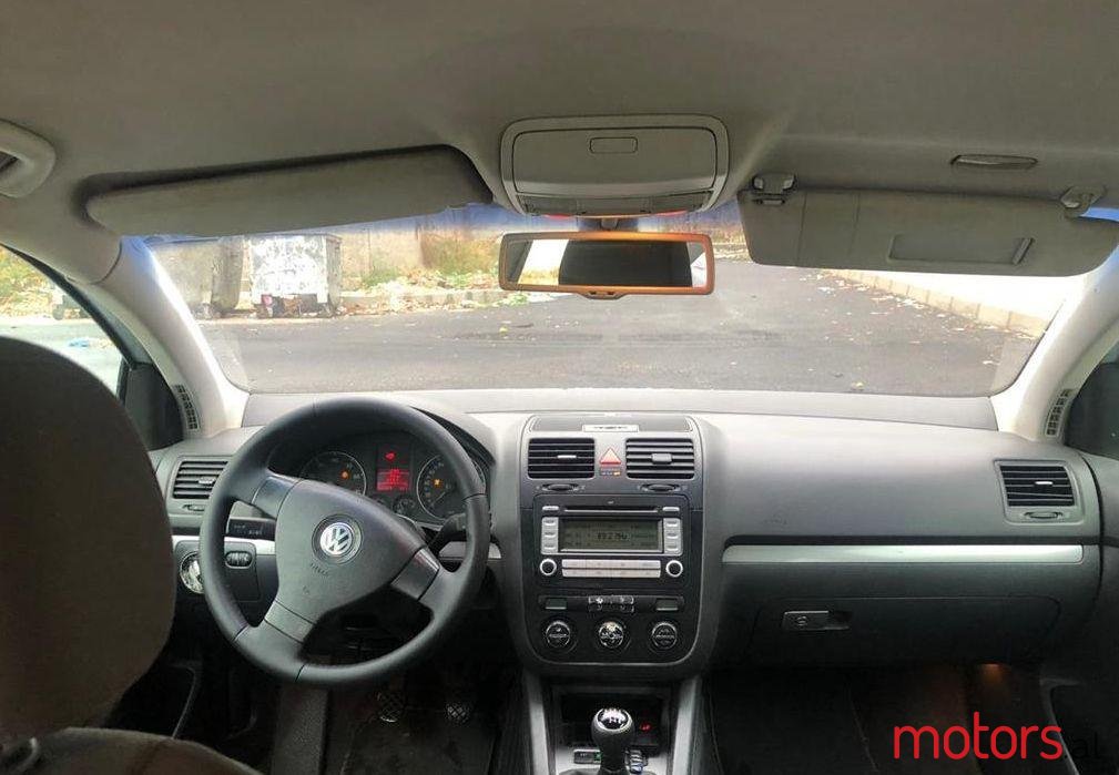 2004' Volkswagen Golf photo #2