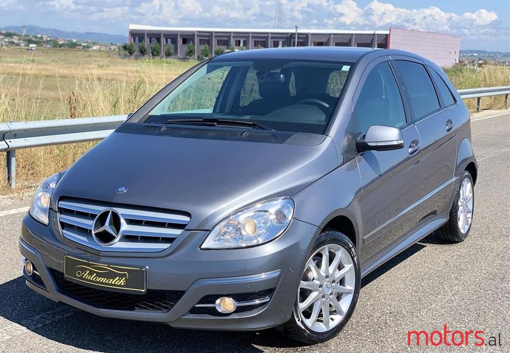 2011' Mercedes-Benz B 180 photo #1