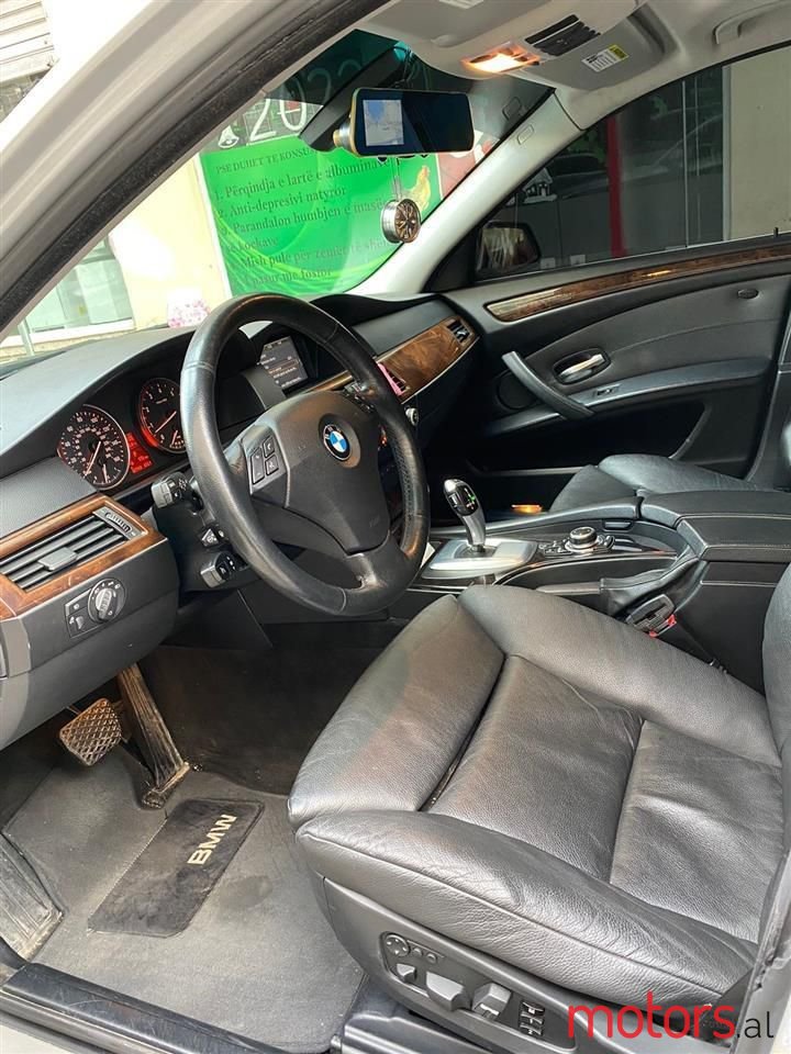 2010' BMW 528 photo #5