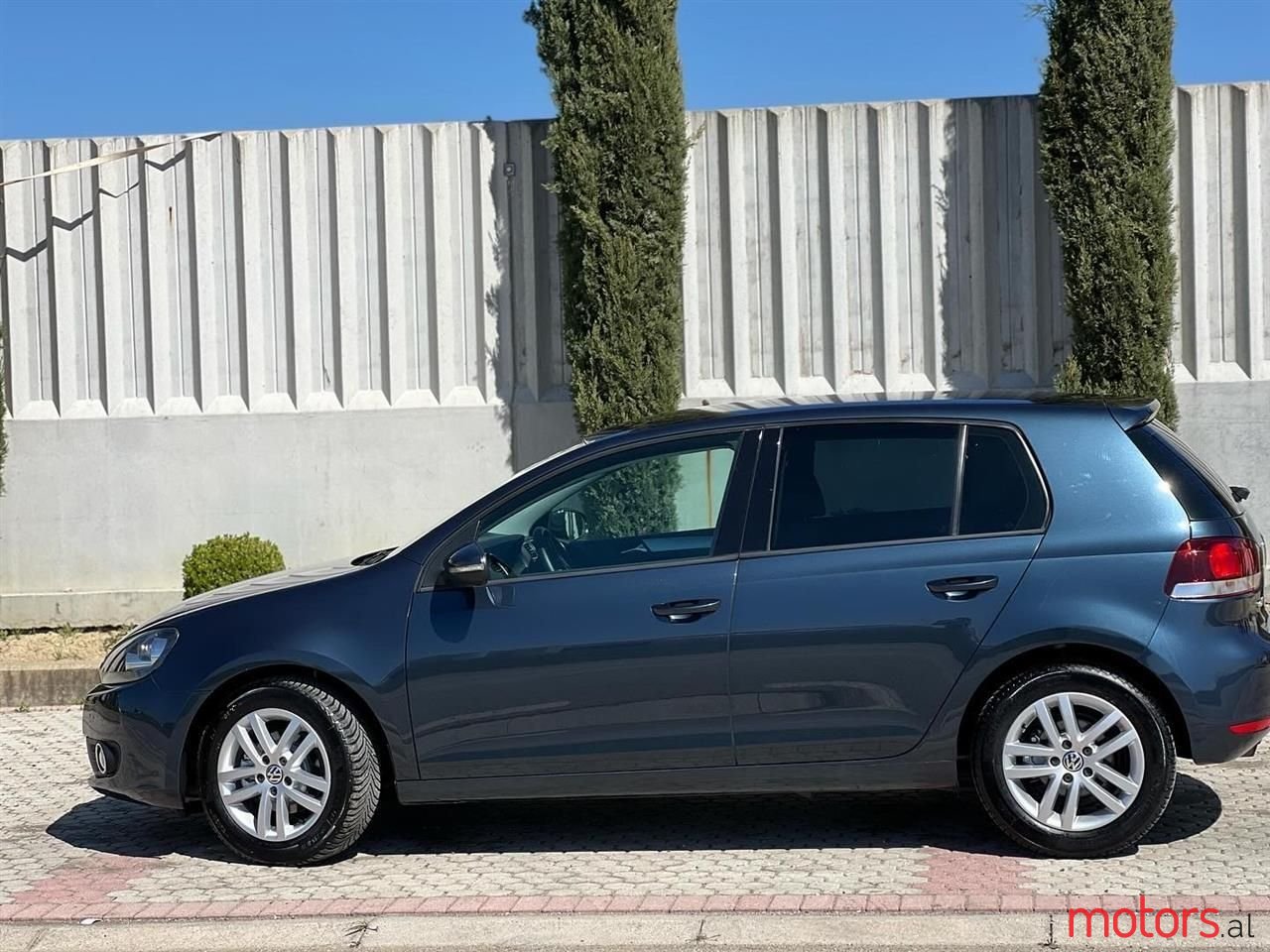 2011' Volkswagen Golf photo #3