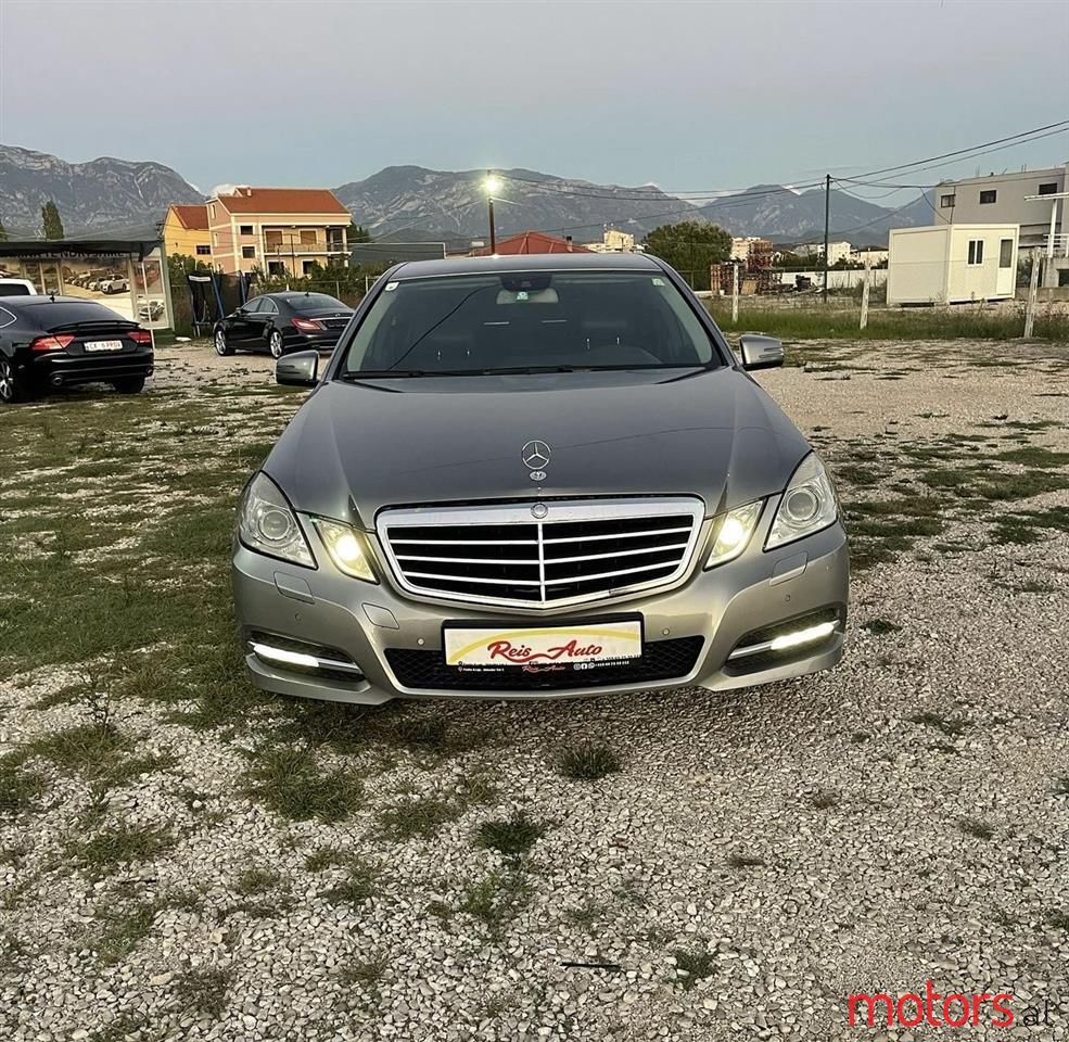2011' Mercedes-Benz E 220 photo #2