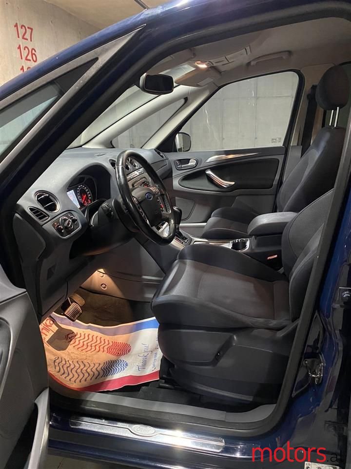 2009' Ford S-Max photo #3