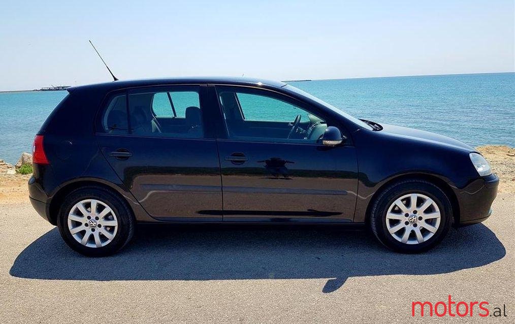 2005' Volkswagen Golf photo #1