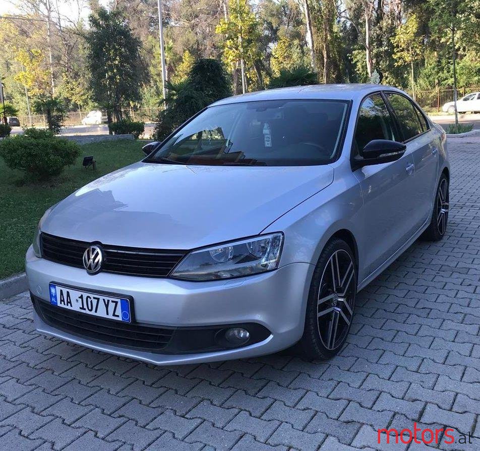 2011' Volkswagen Passat photo #1