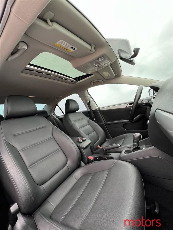 2012' Volkswagen Jetta photo #6