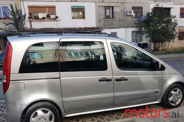 2002' Mercedes-Benz Vaneo photo #2