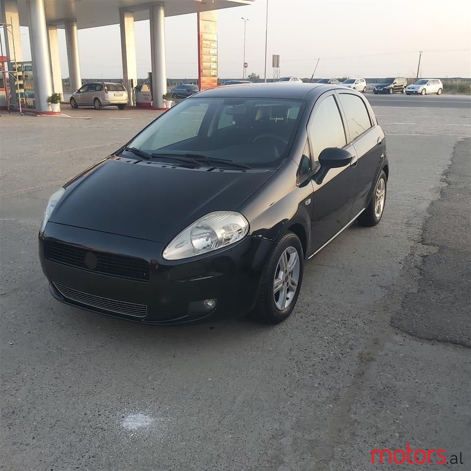 2010' Fiat Grande Punto photo #1