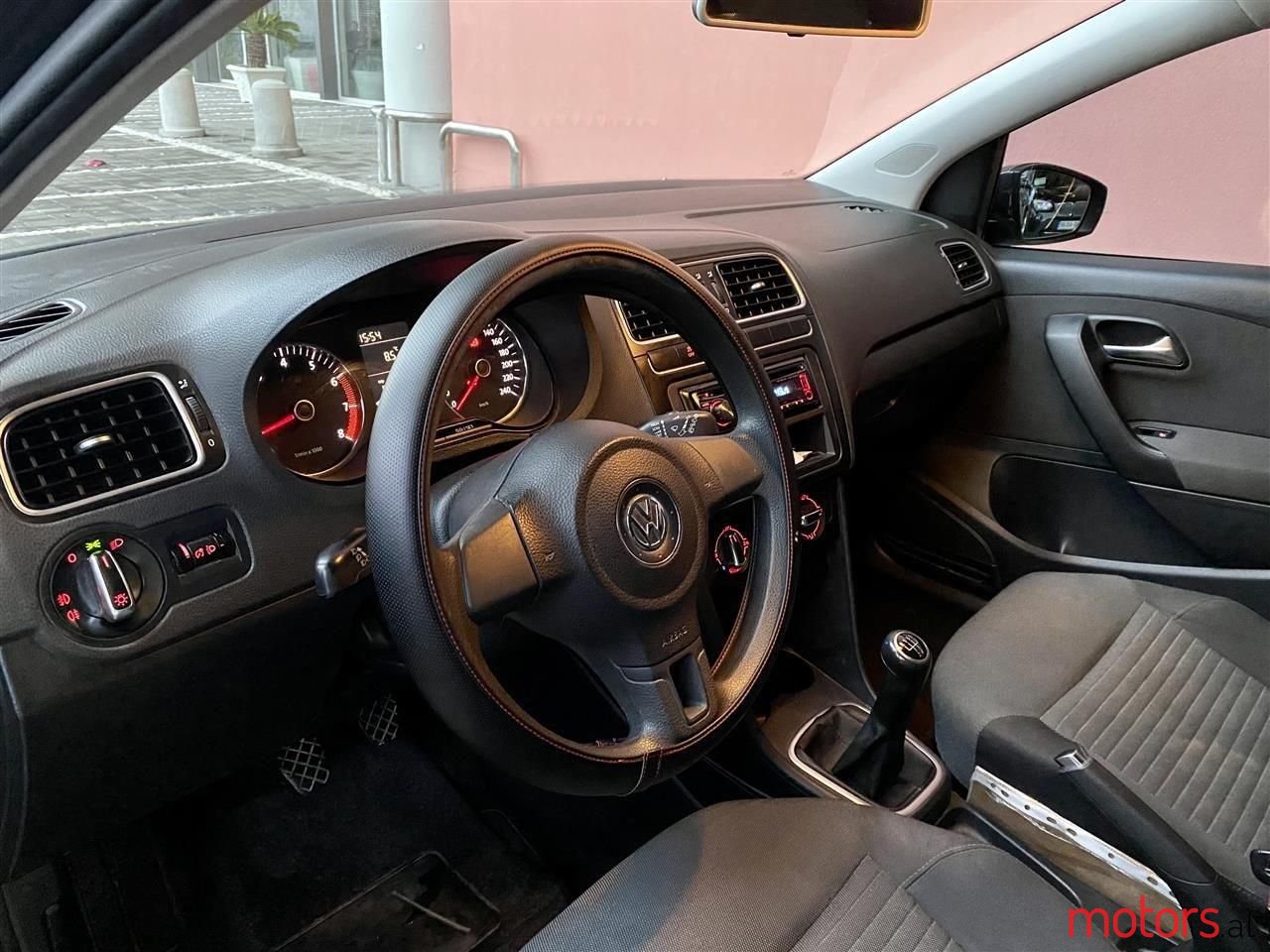 2011' Volkswagen Polo photo #4