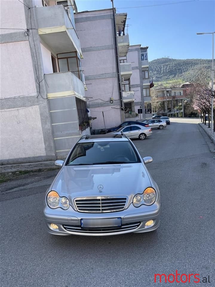 2005' Mercedes-Benz C 230 photo #3