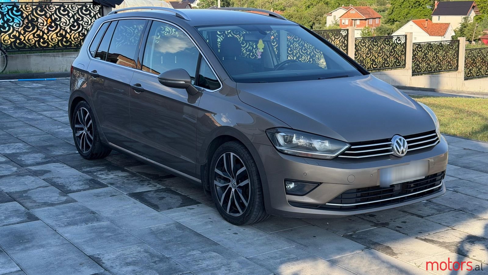 2015' Volkswagen Golf Sportvan photo #2