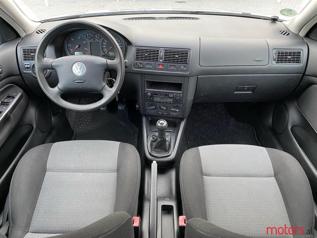 2003' Volkswagen Golf photo #5