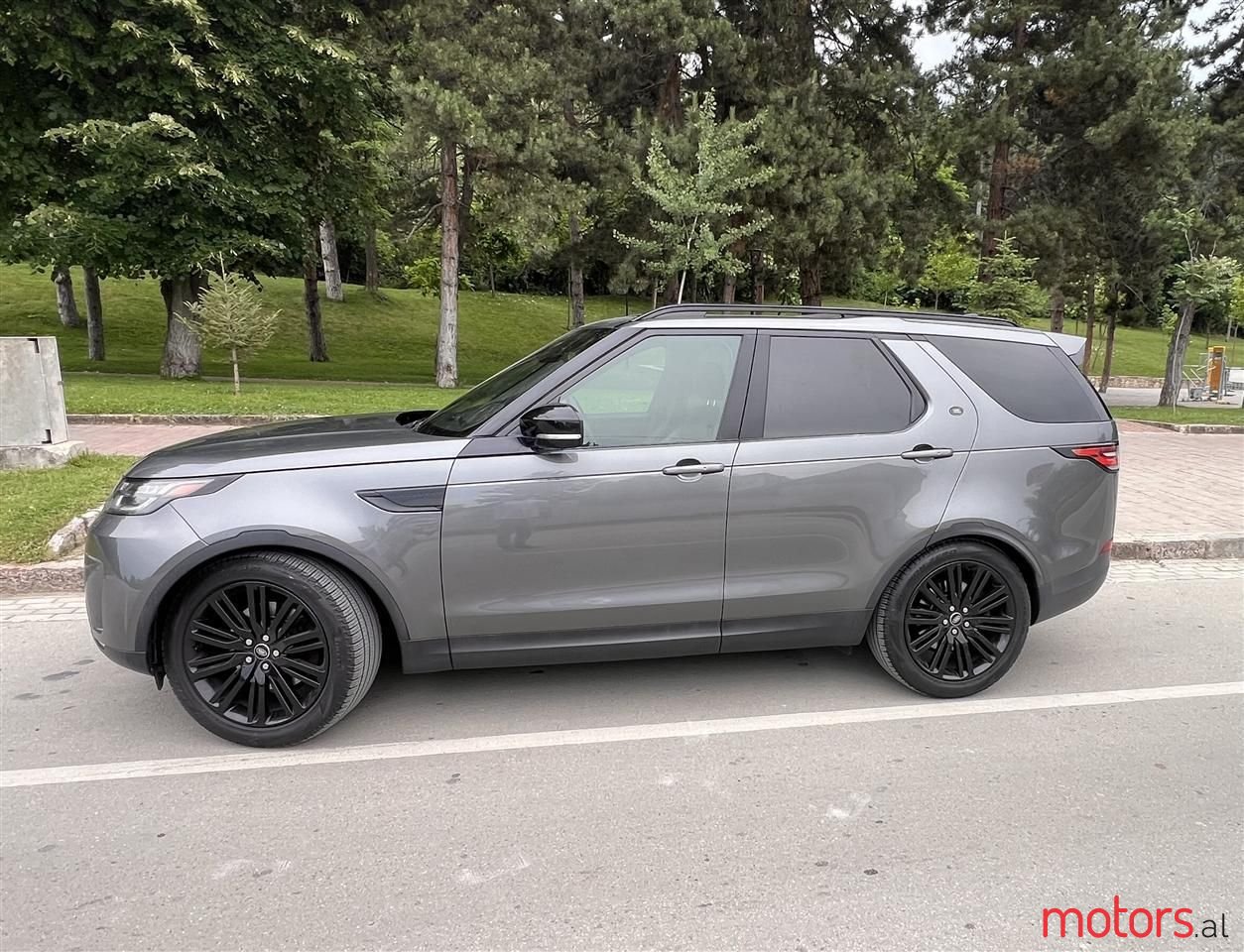 2017' Land Rover Discovery photo #6
