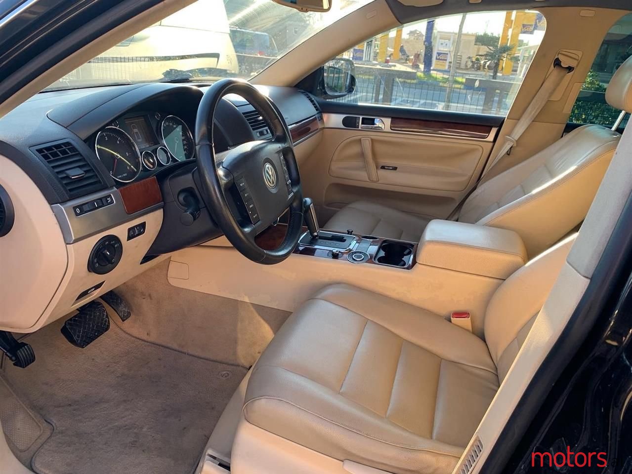 2007' Volkswagen Touareg photo #4