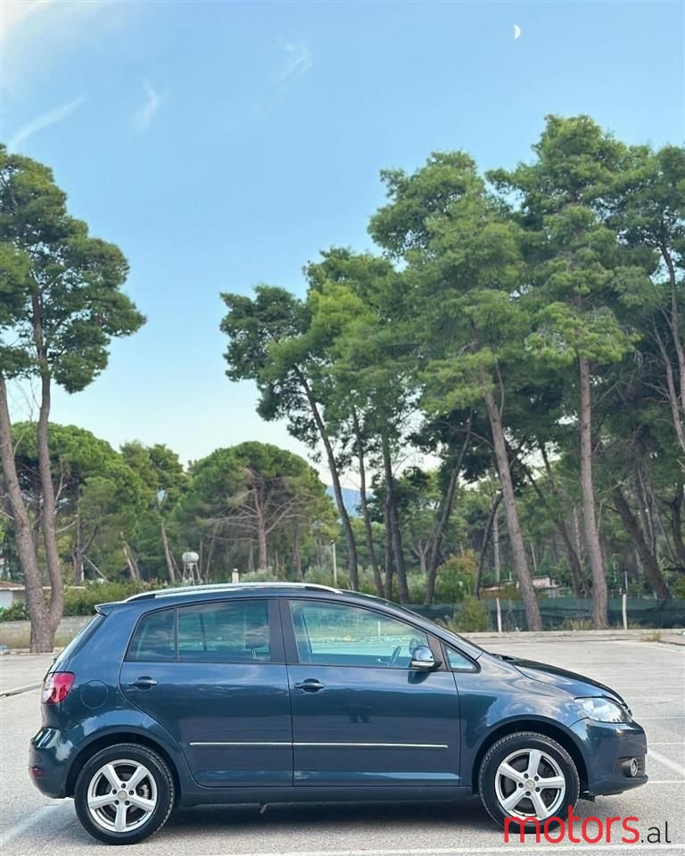 2010' Volkswagen Golf Plus photo #6